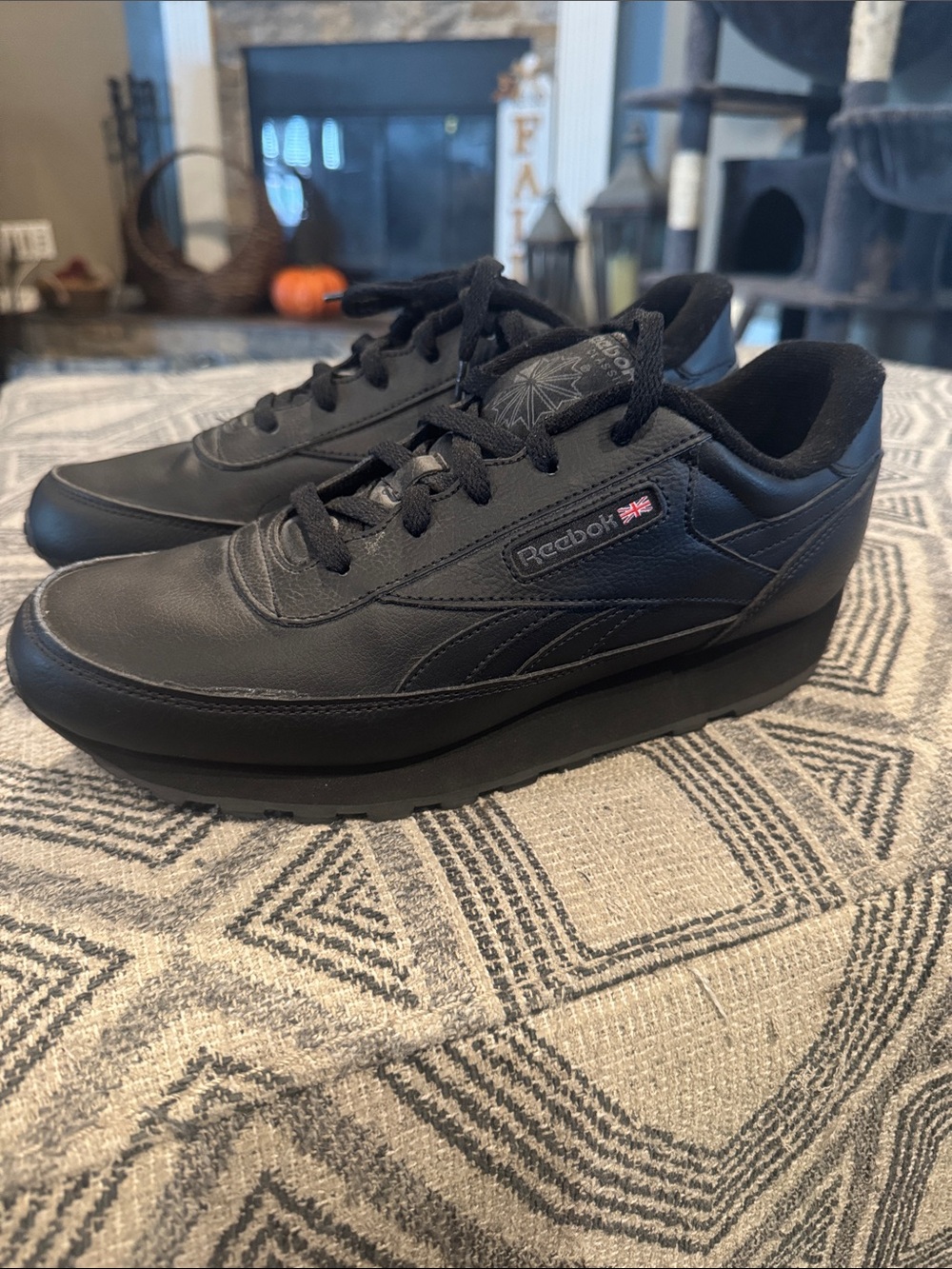 Reebok Men's Black Leather Low-Top Sneakers